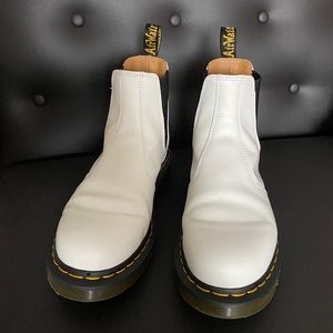 White Chelsea Boots Doc Martens